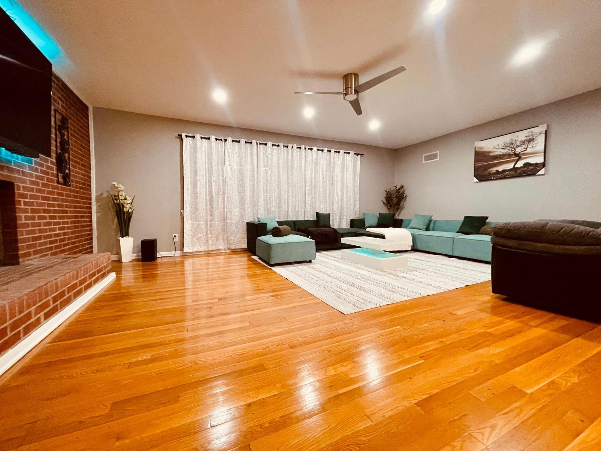 Cozy Entertainment Downtown Holiday home *